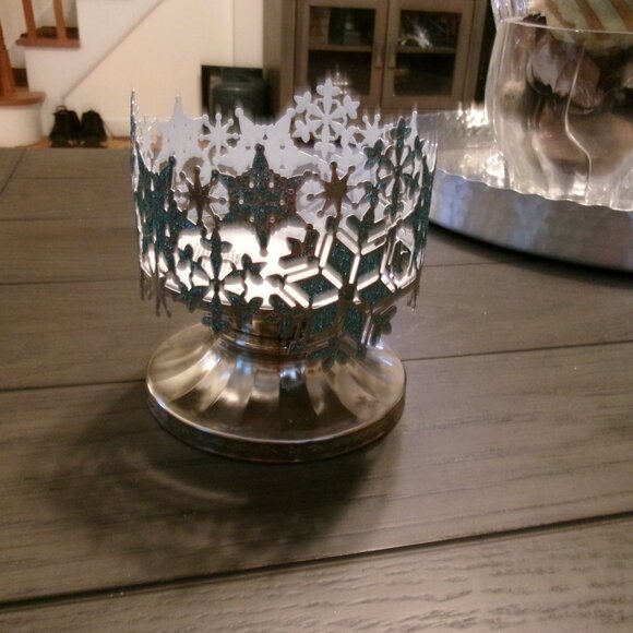 ALL NEW Stained Glass Sparkle Snowflakes 3-Wick Candle Holder Bath & Body Works - Picture 5 of 5